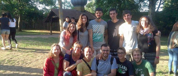 Una setmana de pregària, convivència i treball a Taizé