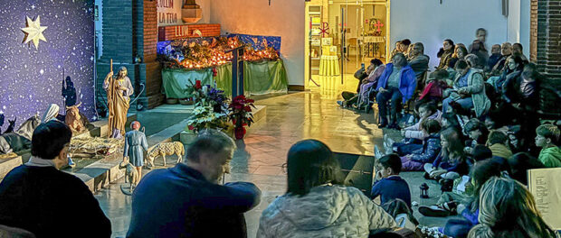 Més de dues-centes persones acullen la Llum de la Pau de Betlem a la Parròquia de Sant Josep Obrer de Torreforta